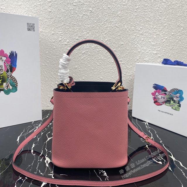 prada女包 普拉達專櫃經典爆款桶包 1BA217 Prada迷你號手提包 Prada Saffiano皮肩背包  pyd2274